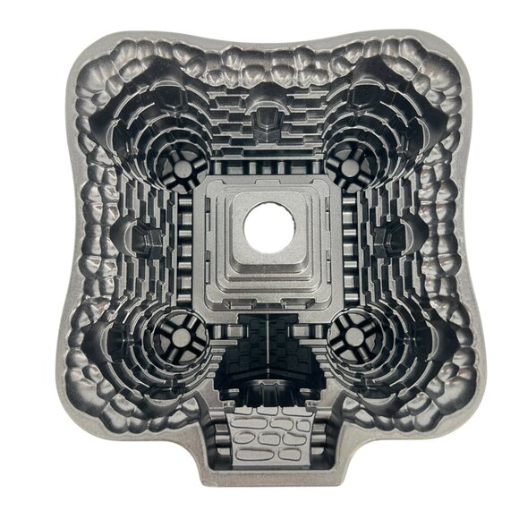 Nordic Ware Castle Bundt Cake Pan 10-Cup Made In USA - Picture 3 of 11